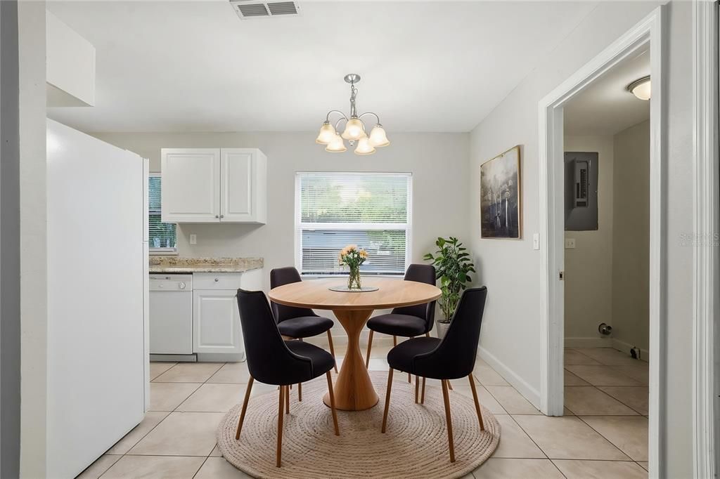 For Sale: $260,900 (3 beds, 2 baths, 1012 Square Feet)