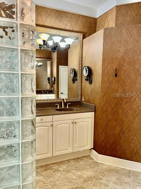 Под контрактом: $649,000 (4 спален, 3 ванн, 2430 Квадратных фут)