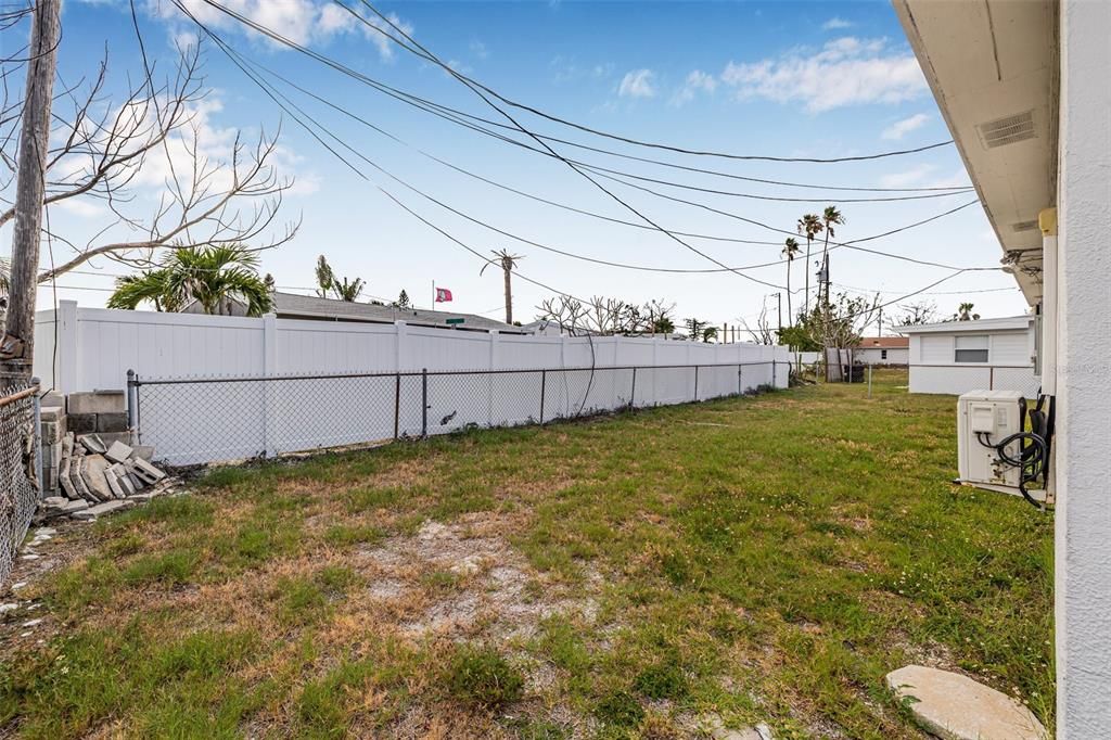 Active With Contract: $310,000 (0 beds, 0 baths, 1008 Square Feet)