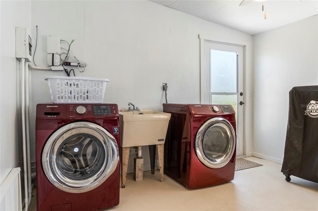 Activo con contrato: $178,000 (2 camas, 2 baños, 1012 Pies cuadrados)