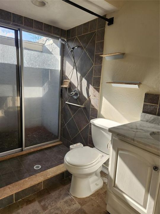 For Rent: $1,900 (2 beds, 2 baths, 936 Square Feet)