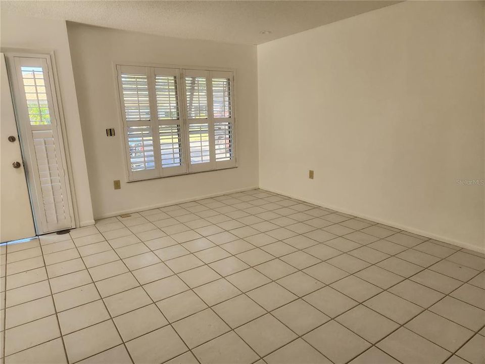 For Rent: $1,900 (2 beds, 2 baths, 936 Square Feet)