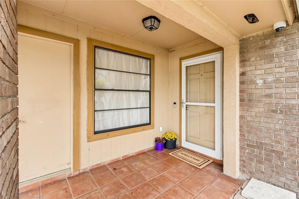 Activo con contrato: $335,000 (3 camas, 2 baños, 1687 Pies cuadrados)