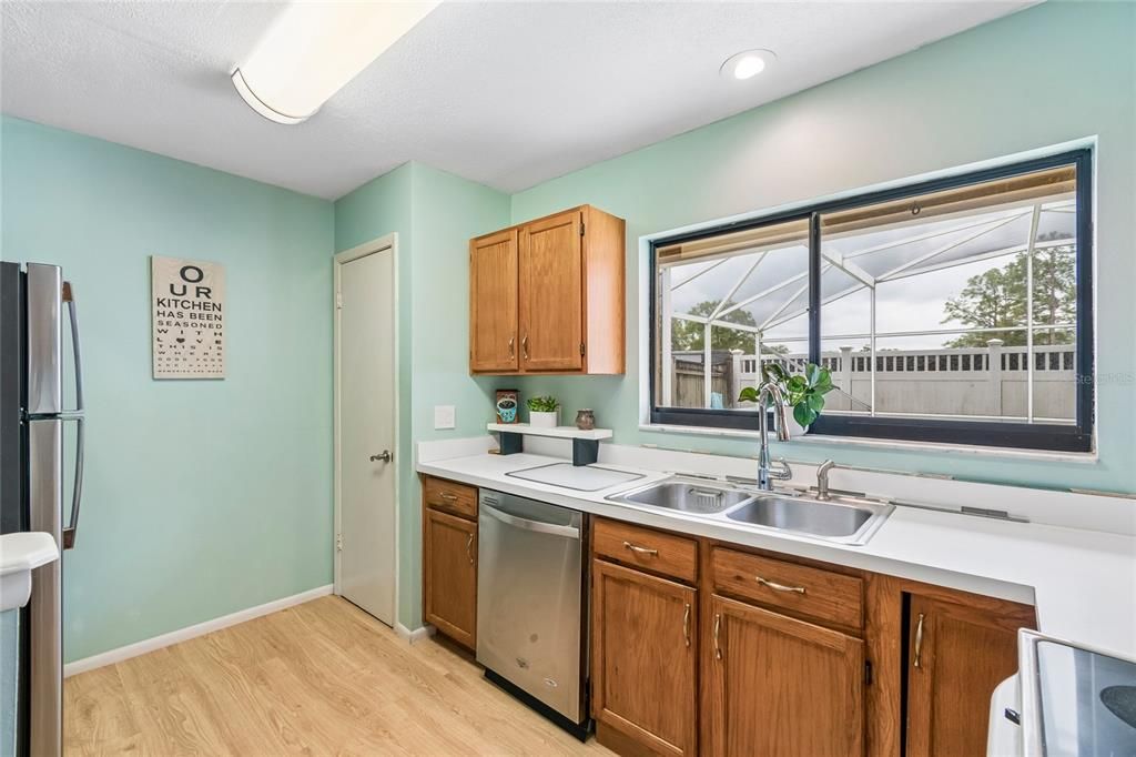 Activo con contrato: $335,000 (3 camas, 2 baños, 1687 Pies cuadrados)