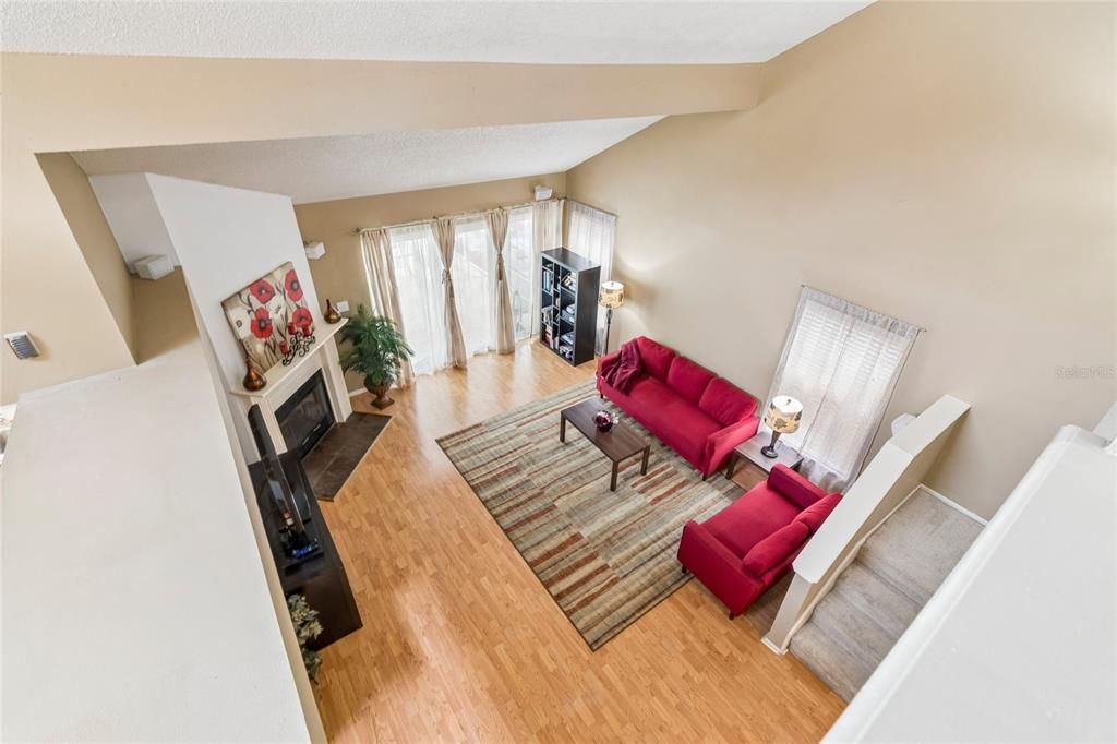 Activo con contrato: $335,000 (3 camas, 2 baños, 1687 Pies cuadrados)