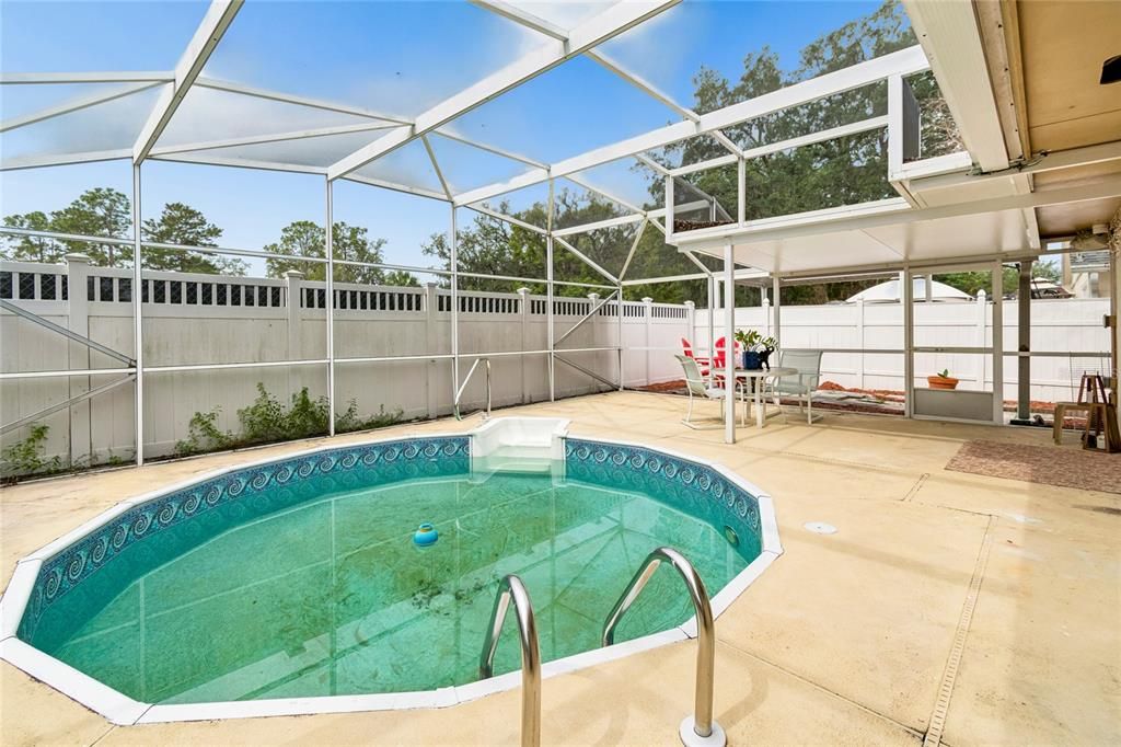 Activo con contrato: $335,000 (3 camas, 2 baños, 1687 Pies cuadrados)