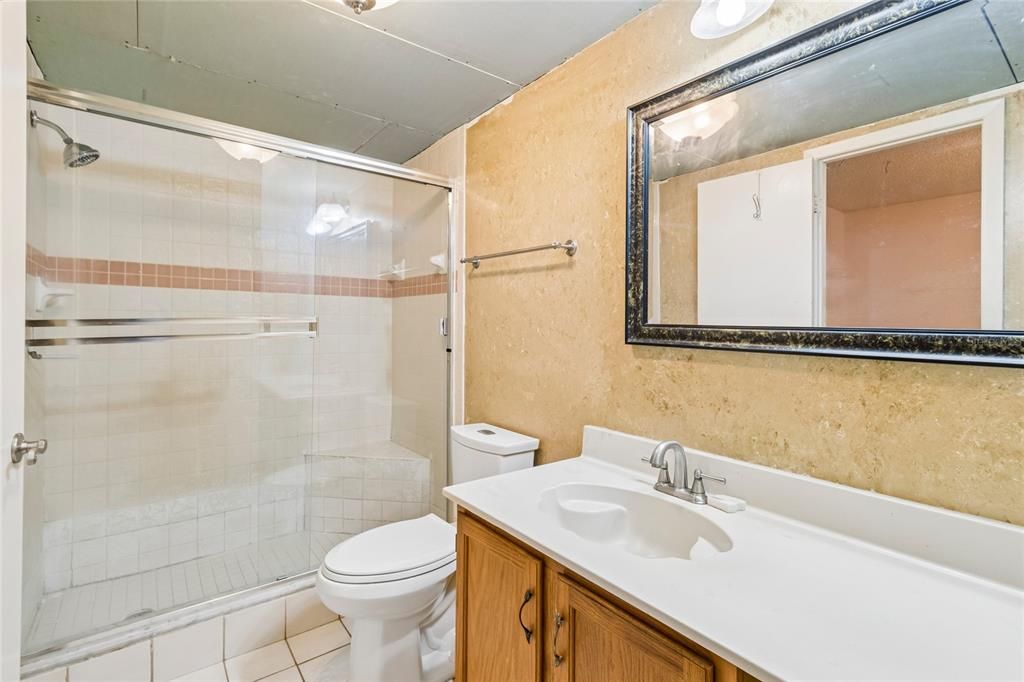 Activo con contrato: $335,000 (3 camas, 2 baños, 1687 Pies cuadrados)
