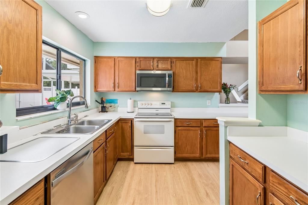 Activo con contrato: $335,000 (3 camas, 2 baños, 1687 Pies cuadrados)
