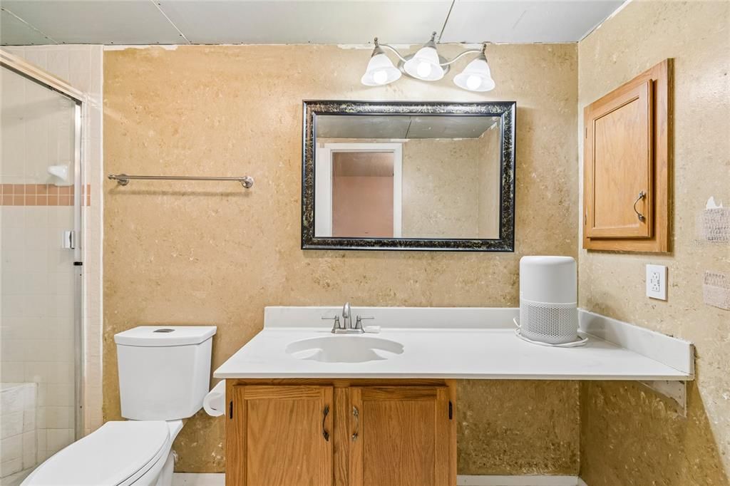 Activo con contrato: $335,000 (3 camas, 2 baños, 1687 Pies cuadrados)