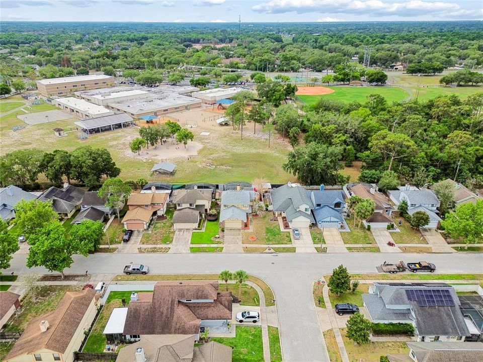 Activo con contrato: $335,000 (3 camas, 2 baños, 1687 Pies cuadrados)