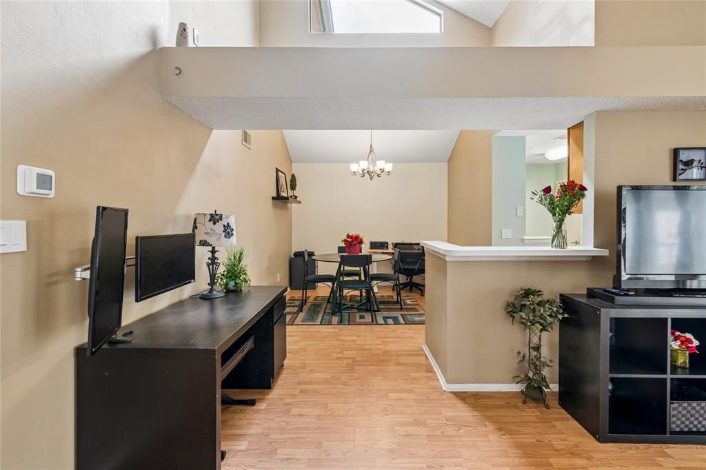 Activo con contrato: $335,000 (3 camas, 2 baños, 1687 Pies cuadrados)
