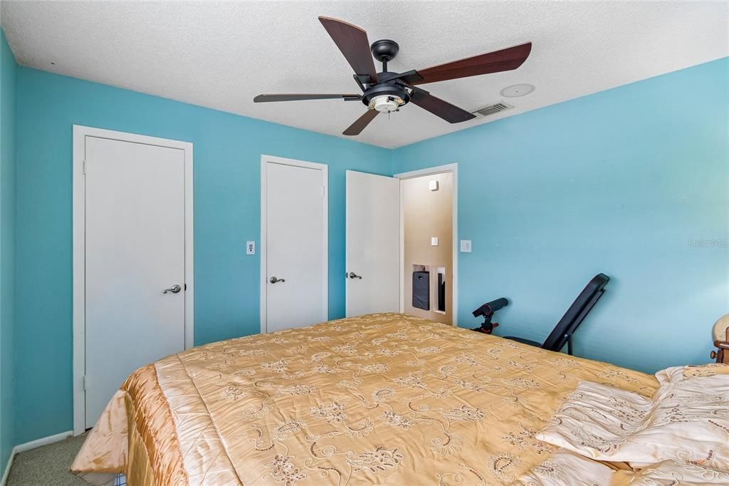 Activo con contrato: $335,000 (3 camas, 2 baños, 1687 Pies cuadrados)