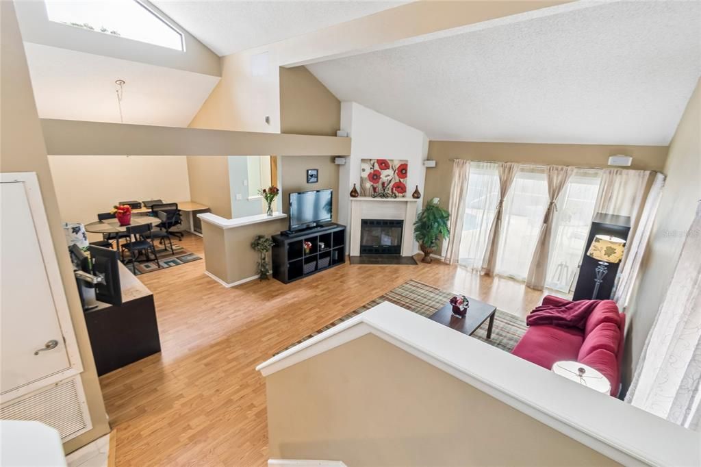 Activo con contrato: $335,000 (3 camas, 2 baños, 1687 Pies cuadrados)