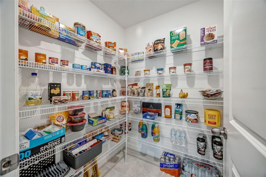 На продажу: $399,999 (4 спален, 2 ванн, 2557 Квадратных фут)