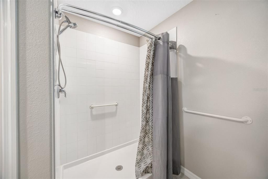 На продажу: $399,999 (4 спален, 2 ванн, 2557 Квадратных фут)