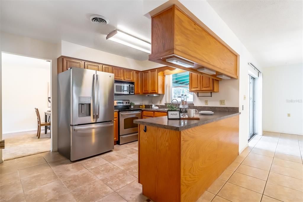 For Sale: $375,000 (4 beds, 2 baths, 1822 Square Feet)