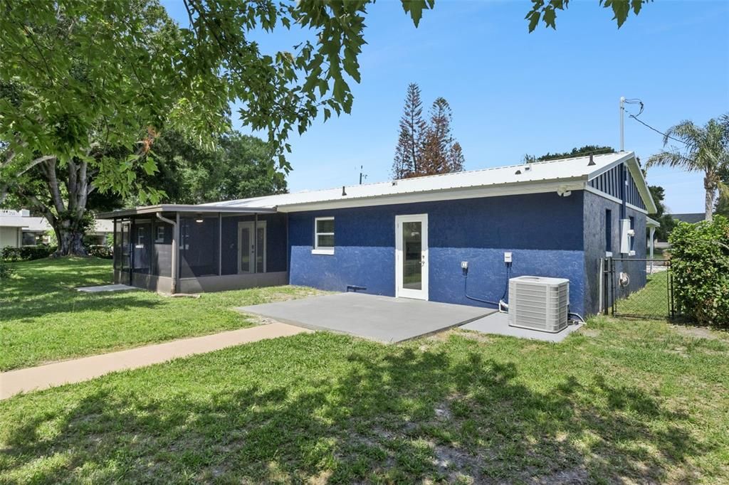 Active With Contract: $450,000 (3 beds, 3 baths, 2128 Square Feet)