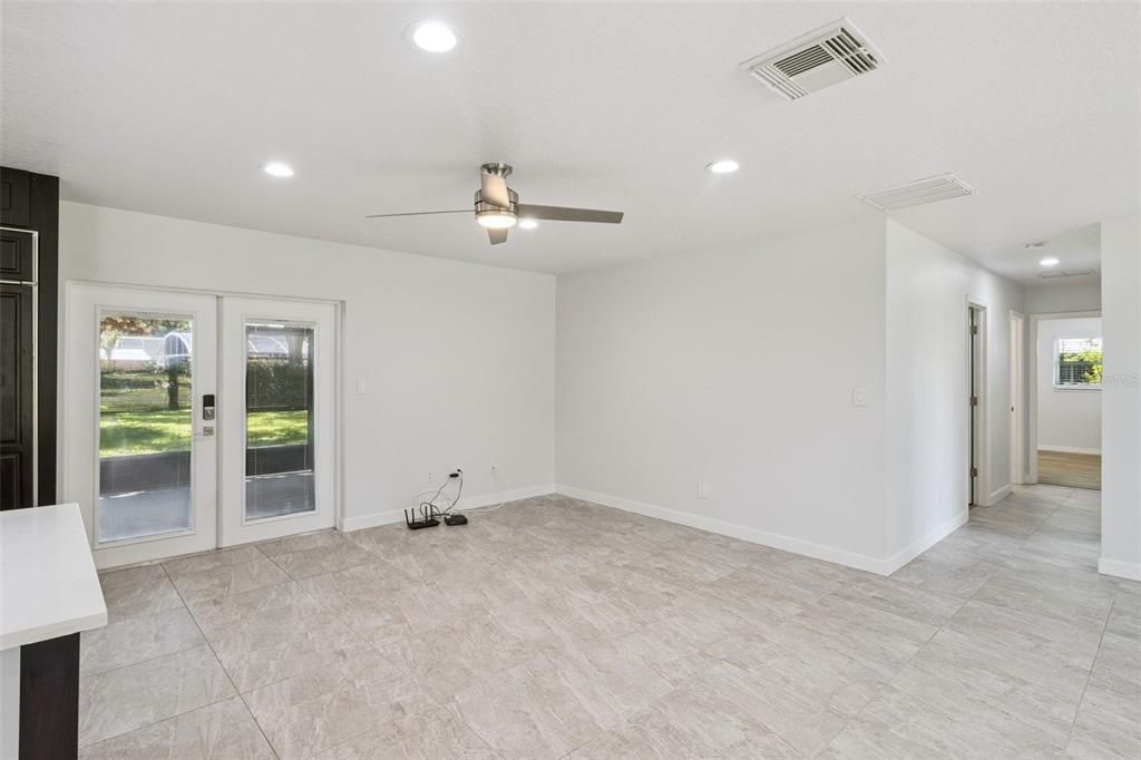 Active With Contract: $450,000 (3 beds, 3 baths, 2128 Square Feet)