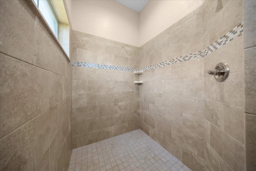 En Venta: $485,000 (3 camas, 2 baños, 1992 Pies cuadrados)