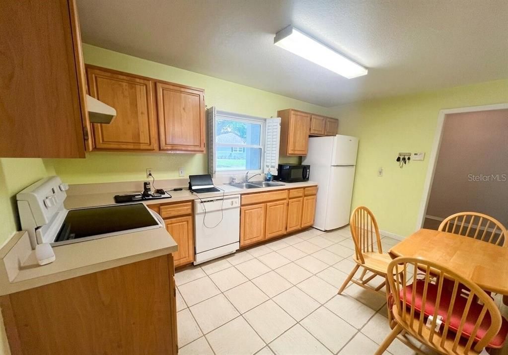 На продажу: $319,900 (3 спален, 2 ванн, 1626 Квадратных фут)