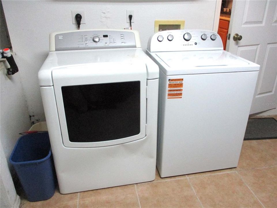 На продажу: $194,500 (2 спален, 2 ванн, 1465 Квадратных фут)