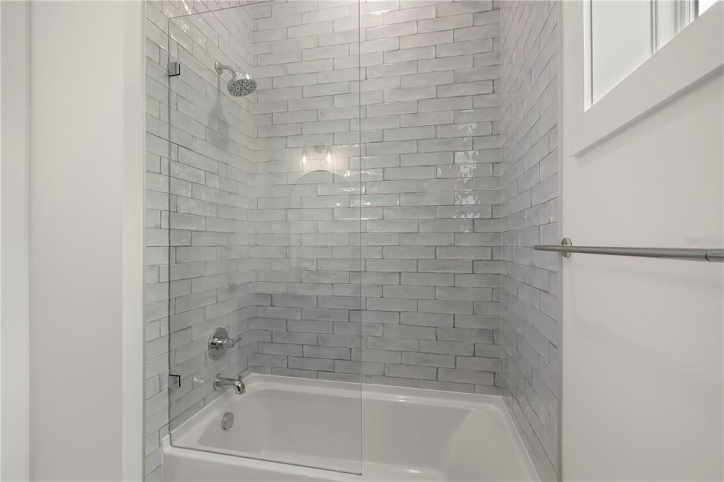 Activo con contrato: $1,300,000 (5 camas, 4 baños, 3436 Pies cuadrados)