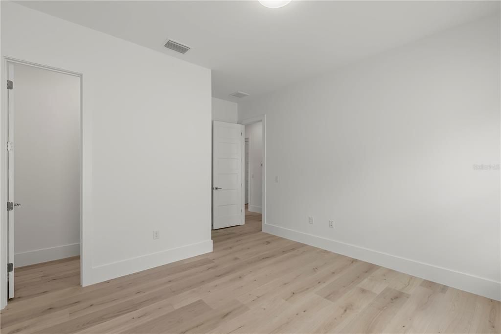 Activo con contrato: $1,300,000 (5 camas, 4 baños, 3436 Pies cuadrados)