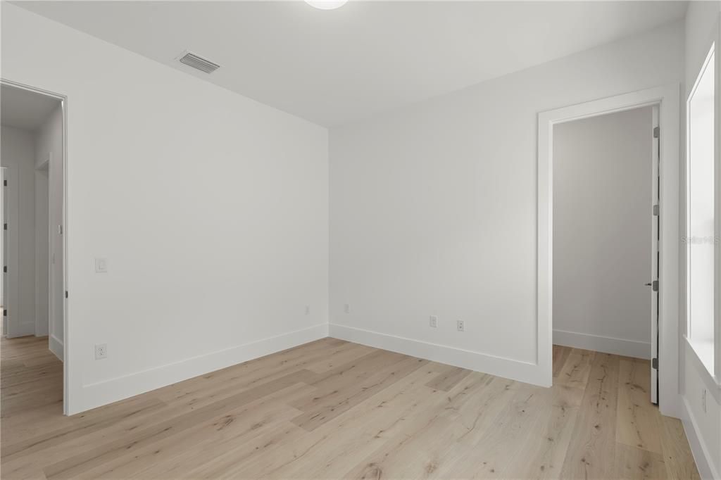 Activo con contrato: $1,300,000 (5 camas, 4 baños, 3436 Pies cuadrados)