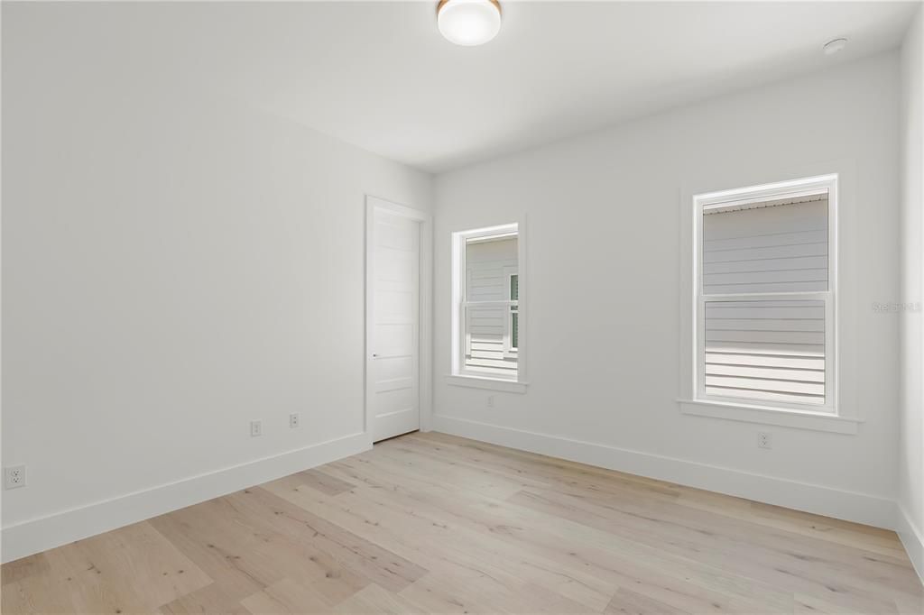 Activo con contrato: $1,300,000 (5 camas, 4 baños, 3436 Pies cuadrados)