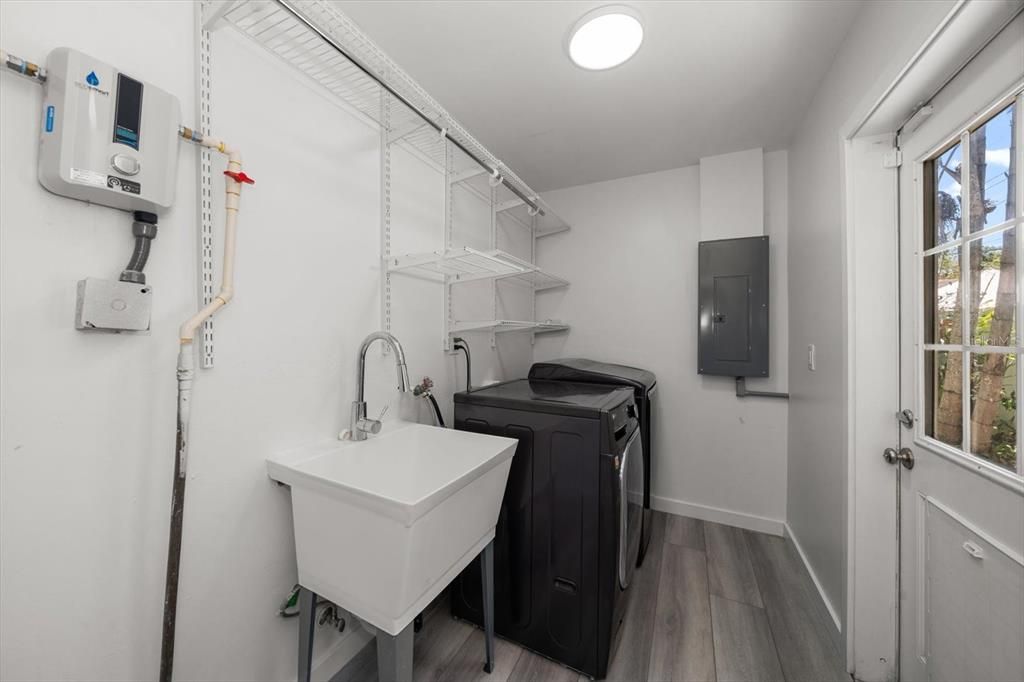 En Renta: $3,995 (3 camas, 2 baños, 1282 Pies cuadrados)