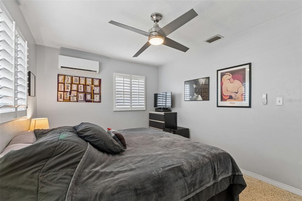 Activo con contrato: $335,000 (2 camas, 1 baños, 1090 Pies cuadrados)