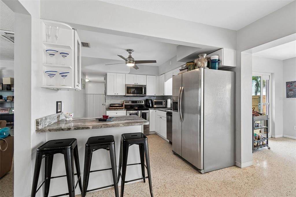 Activo con contrato: $335,000 (2 camas, 1 baños, 1090 Pies cuadrados)