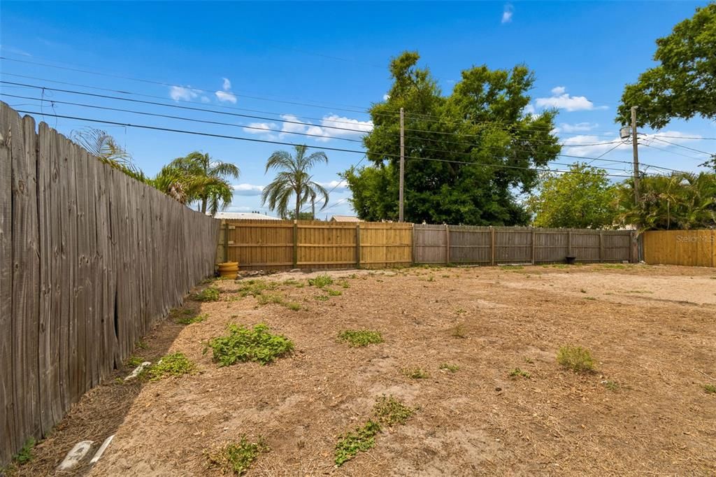 Activo con contrato: $335,000 (2 camas, 1 baños, 1090 Pies cuadrados)