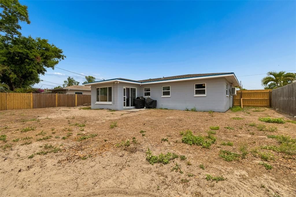 Activo con contrato: $335,000 (2 camas, 1 baños, 1090 Pies cuadrados)