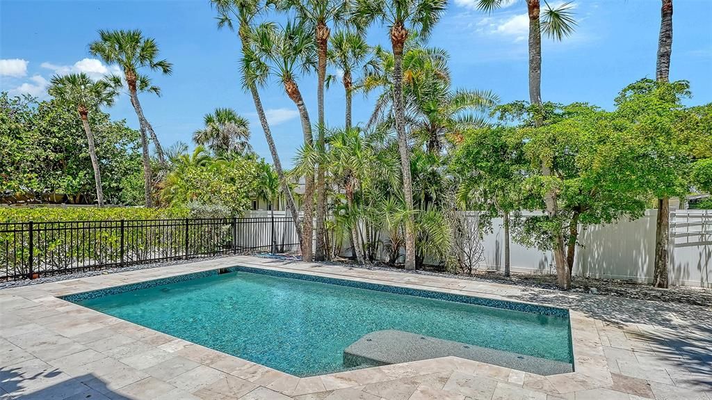 For Sale: $1,995,000 (4 beds, 2 baths, 2616 Square Feet)