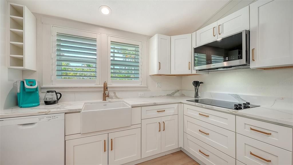 For Sale: $1,995,000 (4 beds, 2 baths, 2616 Square Feet)