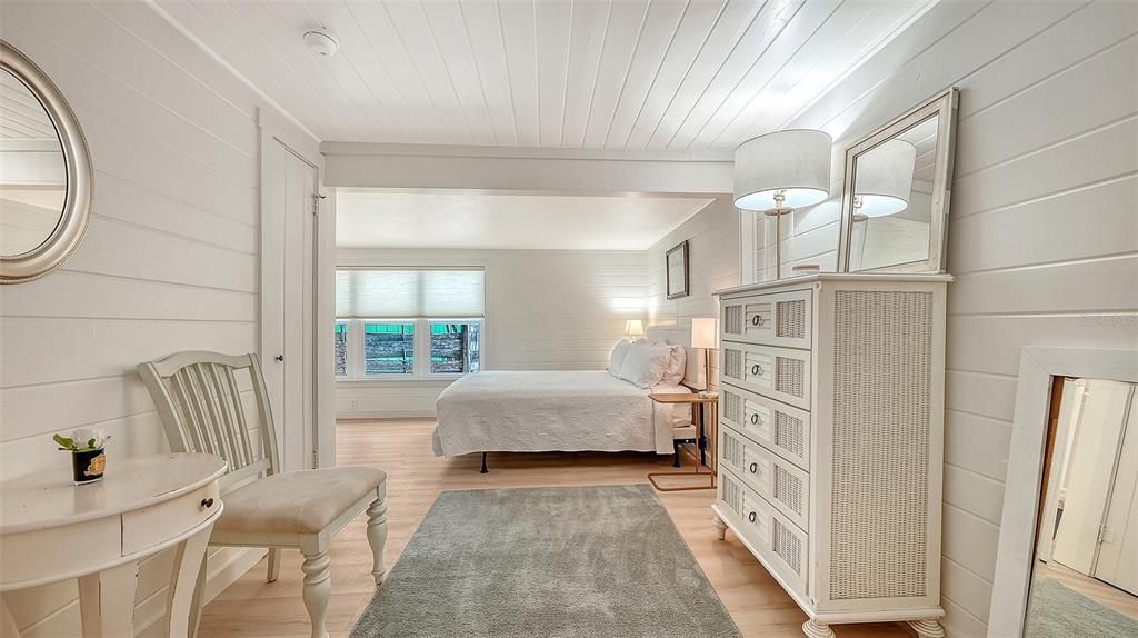 For Sale: $1,995,000 (4 beds, 2 baths, 2616 Square Feet)