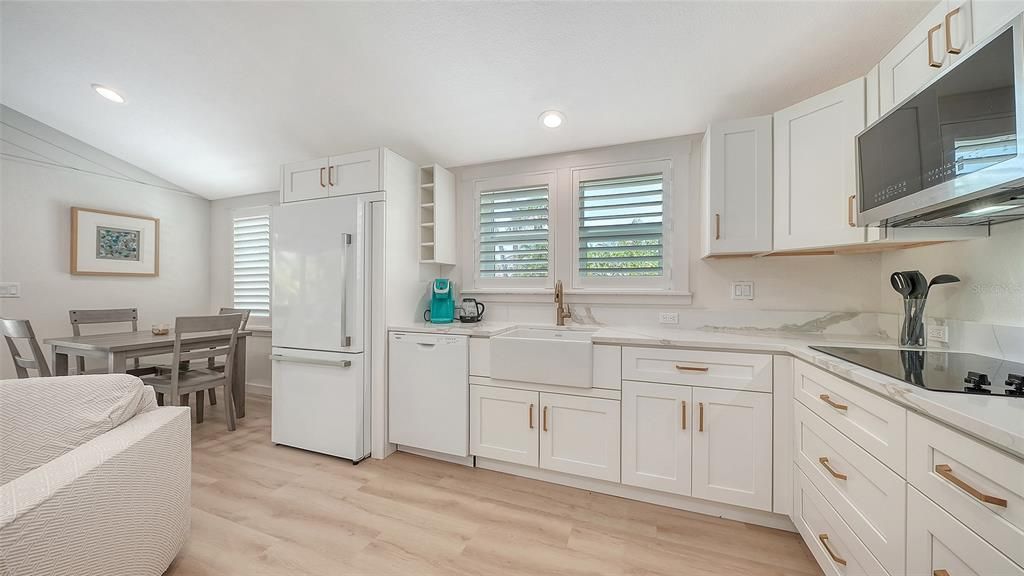 For Sale: $1,995,000 (4 beds, 2 baths, 2616 Square Feet)