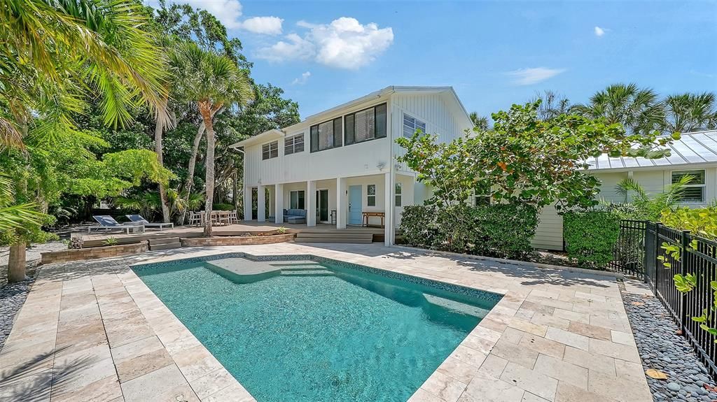 For Sale: $1,995,000 (4 beds, 2 baths, 2616 Square Feet)
