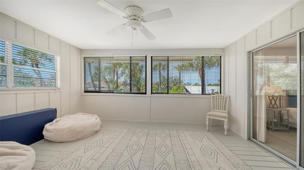 For Sale: $1,995,000 (4 beds, 2 baths, 2616 Square Feet)