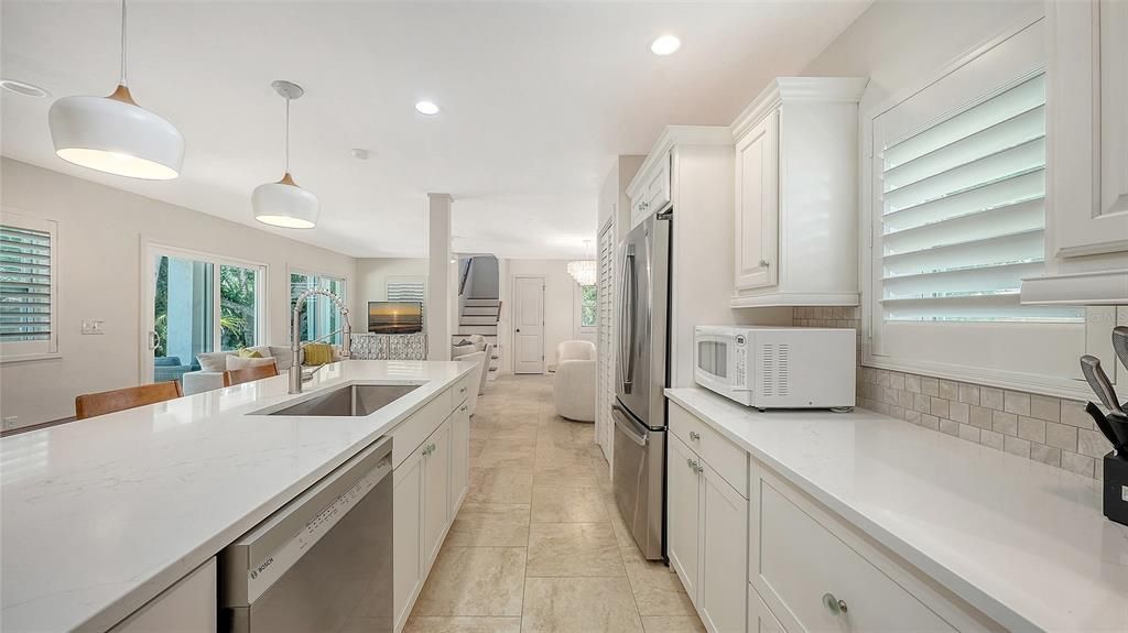 For Sale: $1,995,000 (4 beds, 2 baths, 2616 Square Feet)