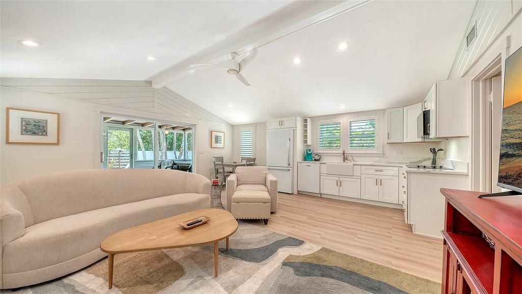 For Sale: $1,995,000 (4 beds, 2 baths, 2616 Square Feet)
