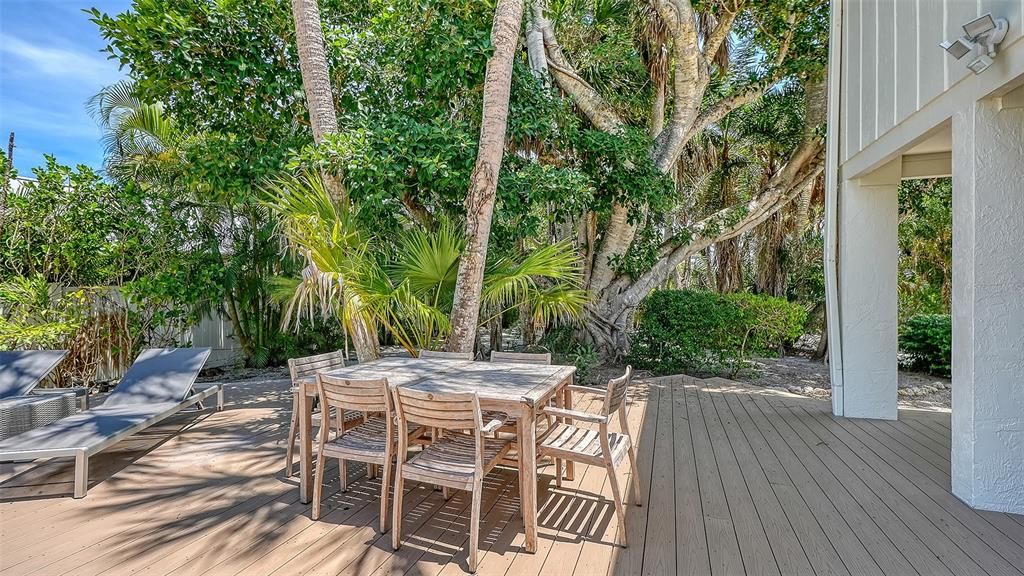 For Sale: $1,995,000 (4 beds, 2 baths, 2616 Square Feet)