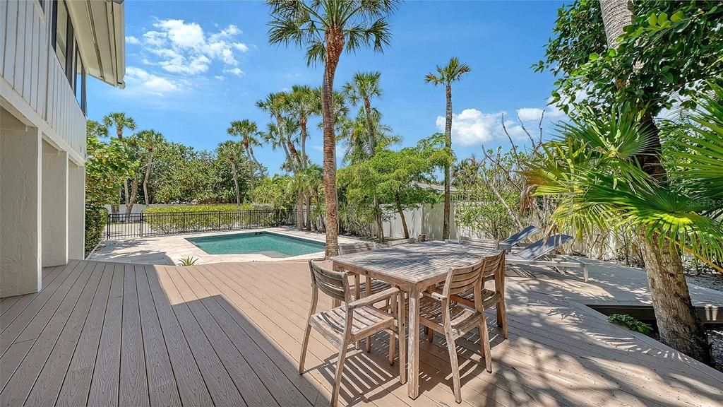 For Sale: $1,995,000 (4 beds, 2 baths, 2616 Square Feet)