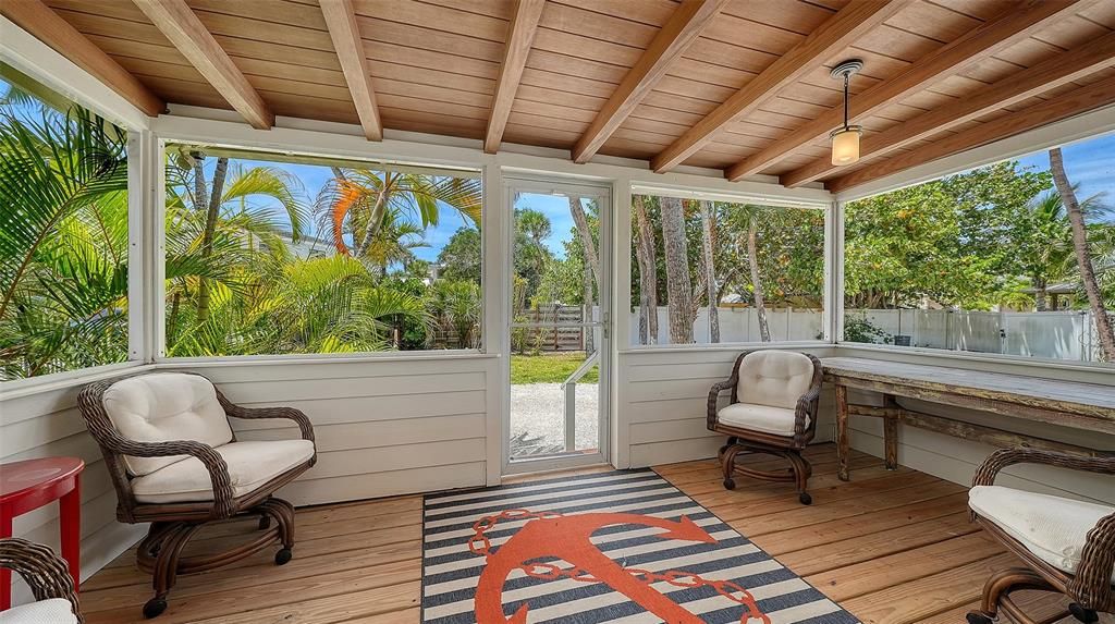 For Sale: $1,995,000 (4 beds, 2 baths, 2616 Square Feet)