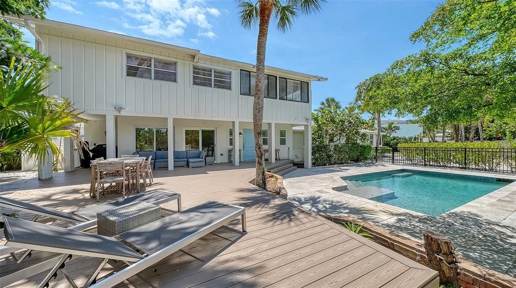 For Sale: $1,995,000 (4 beds, 2 baths, 2616 Square Feet)