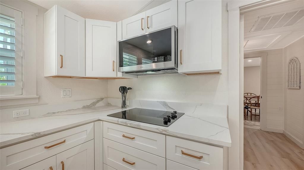 For Sale: $1,995,000 (4 beds, 2 baths, 2616 Square Feet)