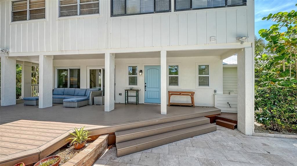 For Sale: $1,995,000 (4 beds, 2 baths, 2616 Square Feet)