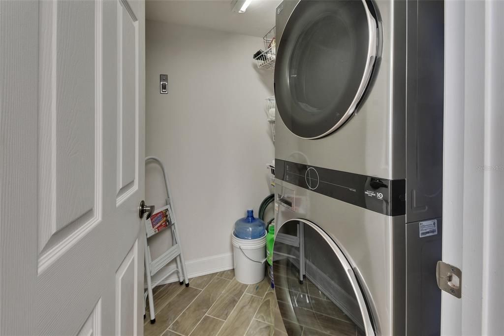 En Venta: $439,000 (2 camas, 2 baños, 1384 Pies cuadrados)