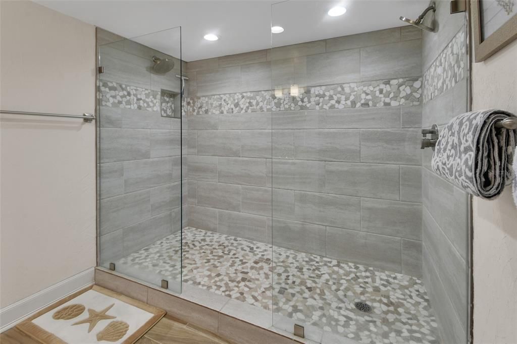 En Venta: $439,000 (2 camas, 2 baños, 1384 Pies cuadrados)
